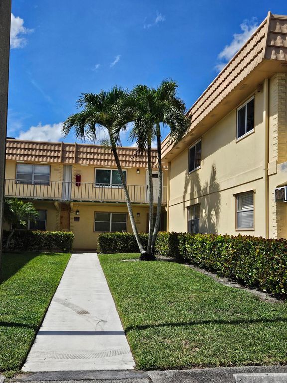 211 E Saxony Lane 211, Delray Beach, FL 33446