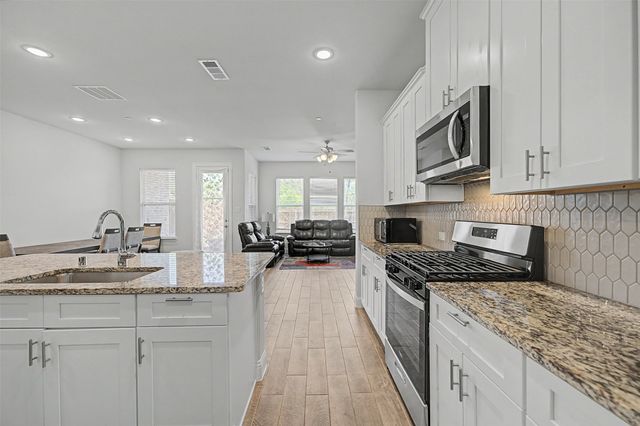 537 Hutchinson Lane, Lewisville, TX 75077