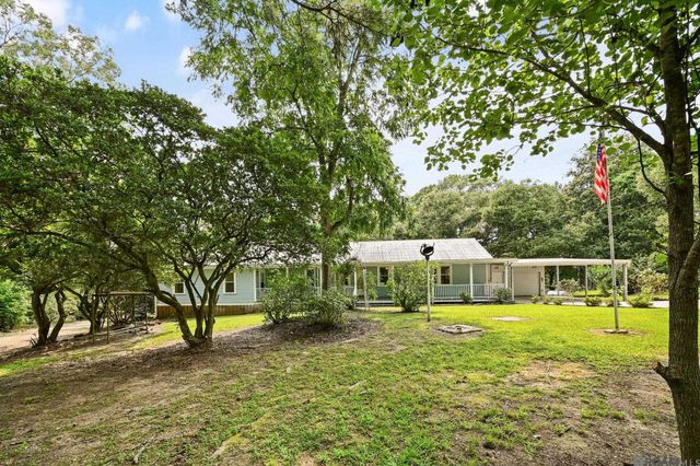 8801 Island Rd, St Francisville, LA 70775