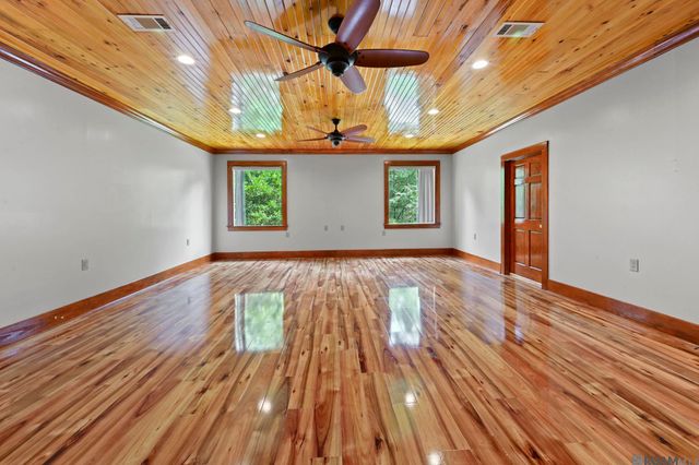 8801 Island Rd, St Francisville, LA 70775