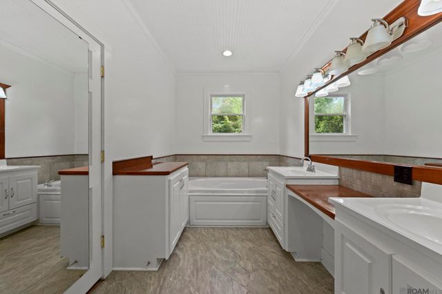 8801 Island Rd, St Francisville, LA 70775