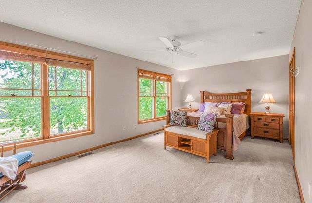 812 Larkspur Court, Shakopee, MN 55379