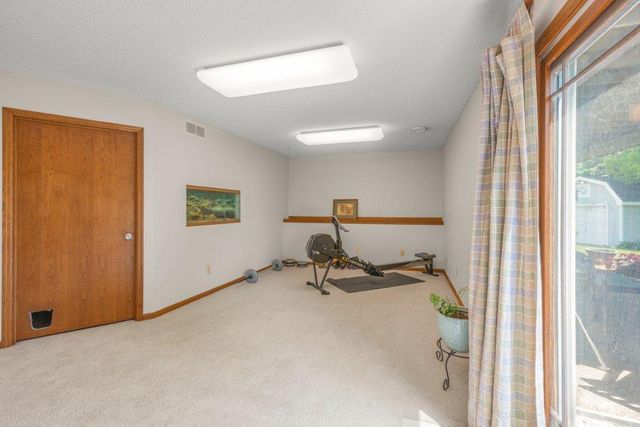 812 Larkspur Court, Shakopee, MN 55379