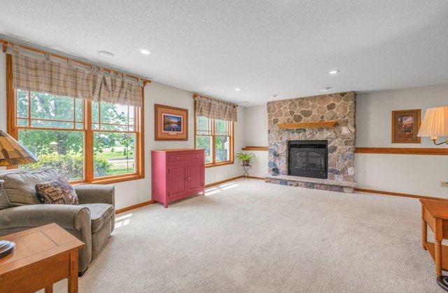 812 Larkspur Court, Shakopee, MN 55379
