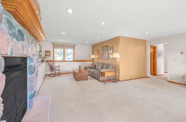 812 Larkspur Court, Shakopee, MN 55379