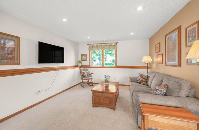 812 Larkspur Court, Shakopee, MN 55379