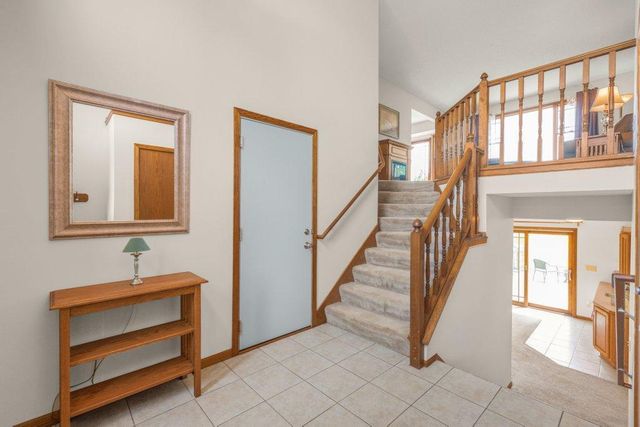 812 Larkspur Court, Shakopee, MN 55379