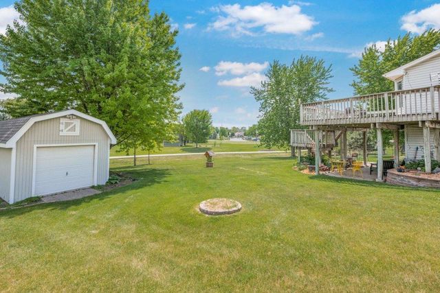 812 Larkspur Court, Shakopee, MN 55379