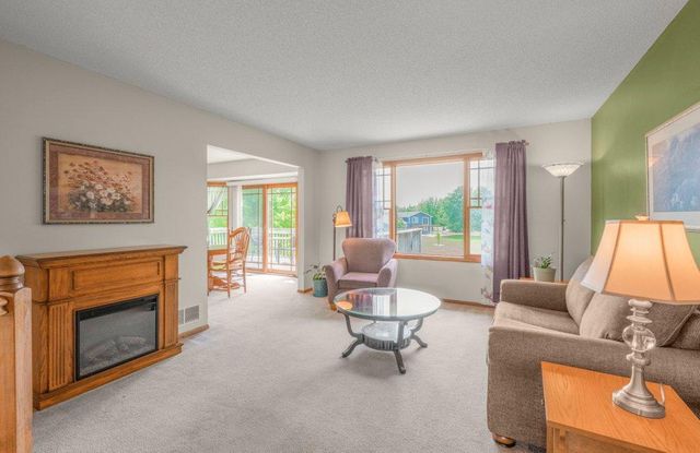 812 Larkspur Court, Shakopee, MN 55379