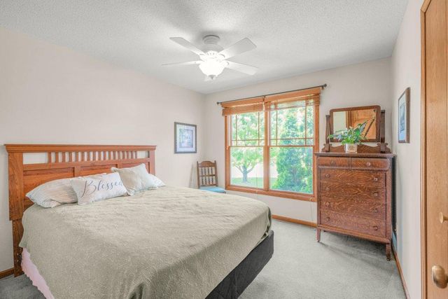 812 Larkspur Court, Shakopee, MN 55379
