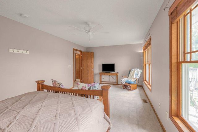 812 Larkspur Court, Shakopee, MN 55379