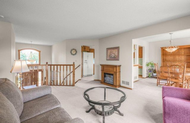 812 Larkspur Court, Shakopee, MN 55379