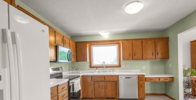 812 Larkspur Court, Shakopee, MN 55379