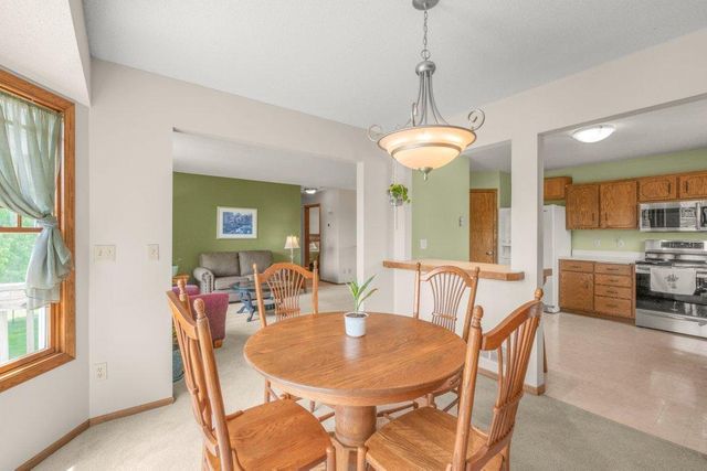 812 Larkspur Court, Shakopee, MN 55379