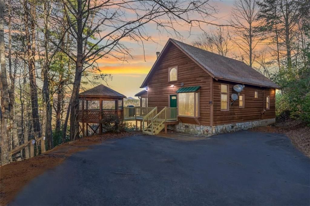 517 Ridge Road, Blue Ridge, GA 30513