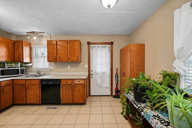 716 Washington St, Salina, KS 67401
