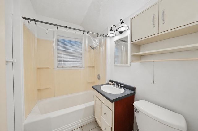 716 Washington St, Salina, KS 67401