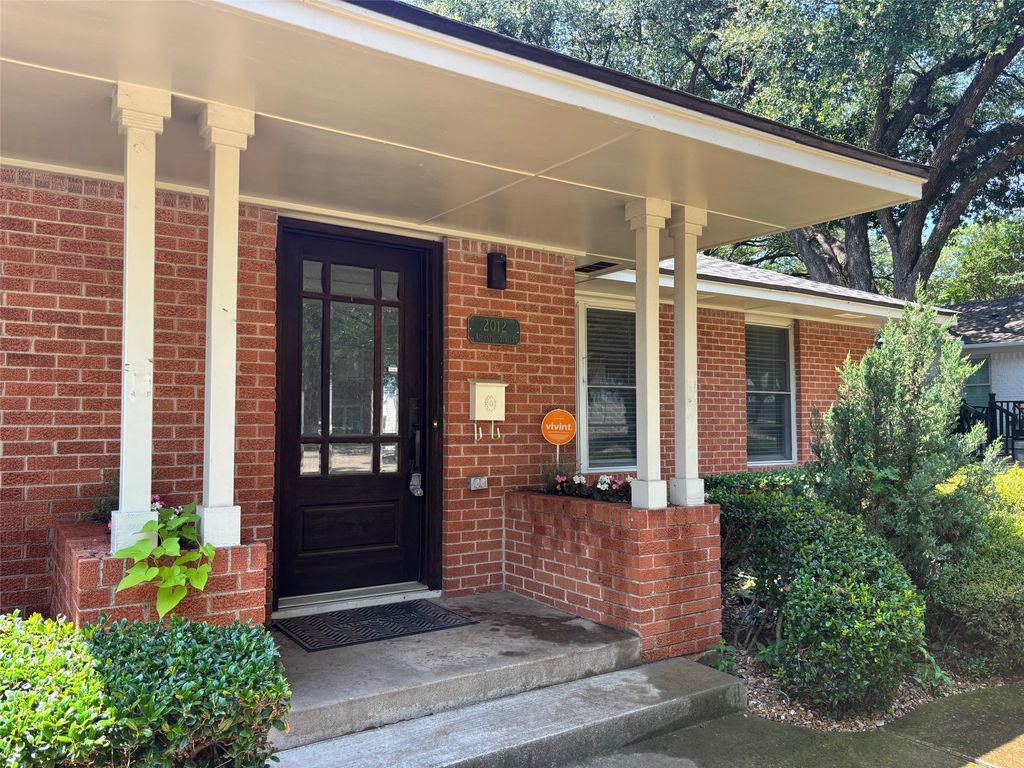2012 Atlantic Street, Dallas, TX 75208