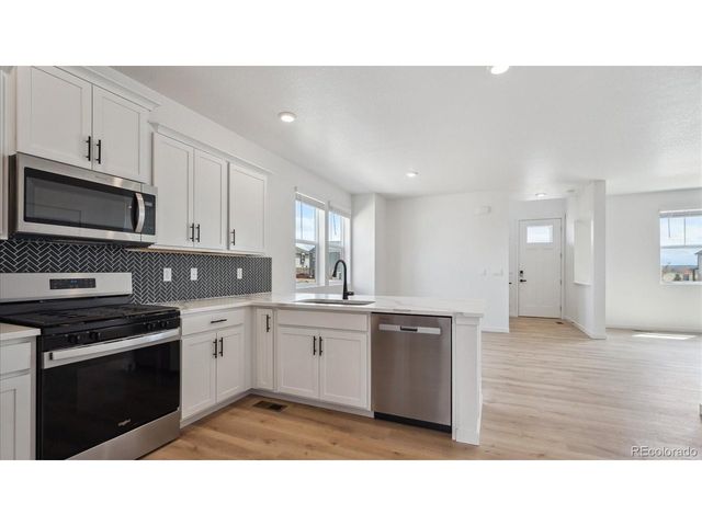 668 N Ukraine St, Aurora, CO 80018