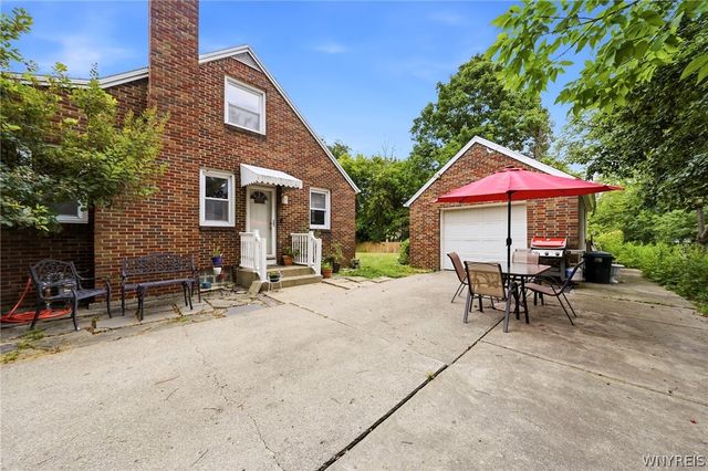 5955 Dover Road, Hamburg, NY 14085