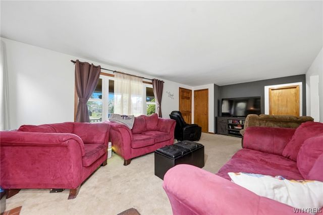 5955 Dover Road, Hamburg, NY 14085