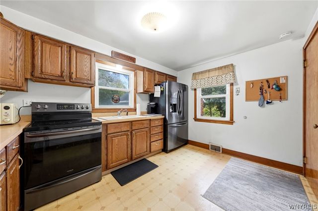 5955 Dover Road, Hamburg, NY 14085