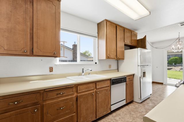 106 Perraud Dr, Folsom, CA 95630