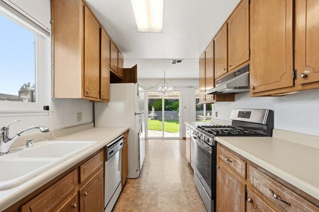 106 Perraud Dr, Folsom, CA 95630