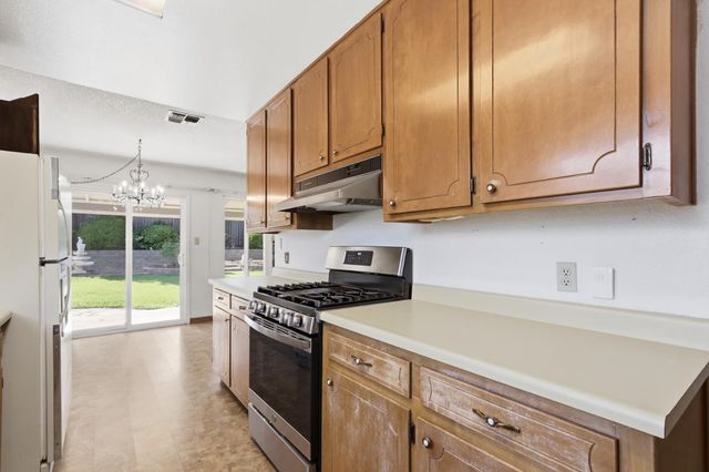 106 Perraud Dr, Folsom, CA 95630
