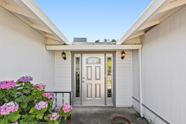 106 Perraud Dr, Folsom, CA 95630