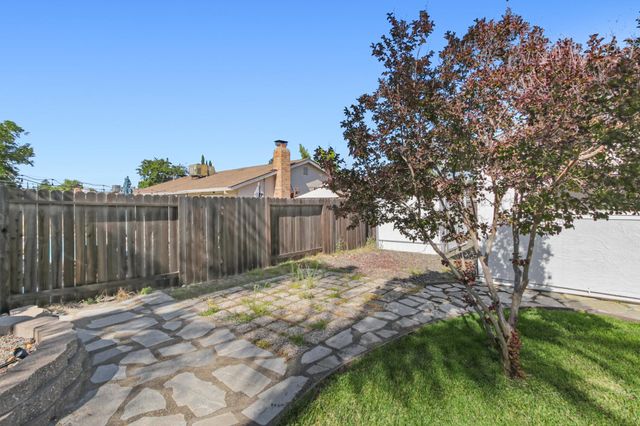 106 Perraud Dr, Folsom, CA 95630