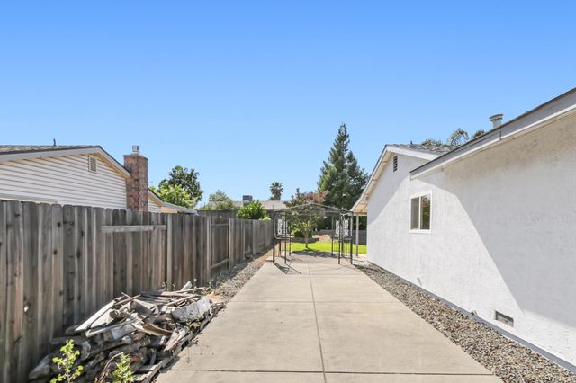 106 Perraud Dr, Folsom, CA 95630