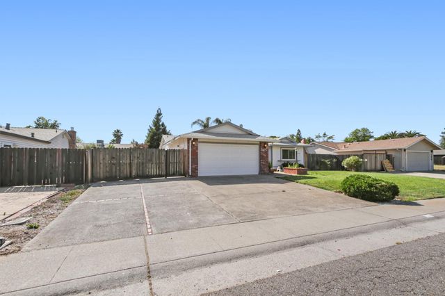 106 Perraud Dr, Folsom, CA 95630