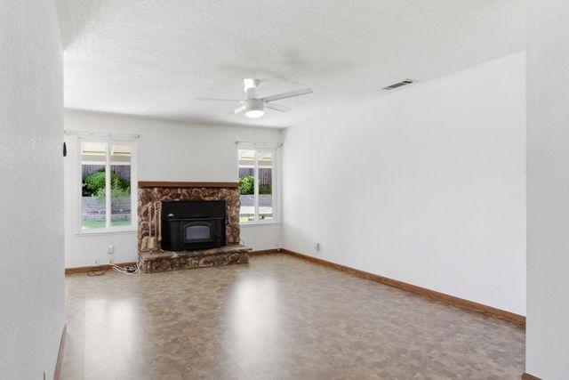 106 Perraud Dr, Folsom, CA 95630