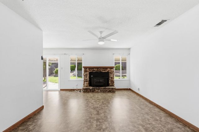 106 Perraud Dr, Folsom, CA 95630