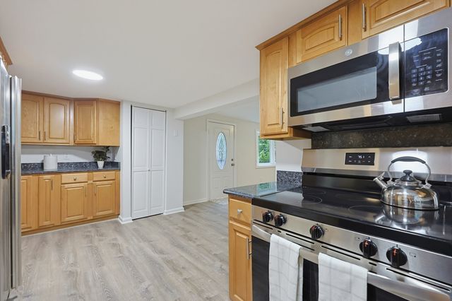 15 Yale Rd, Hopkinton, MA 01748