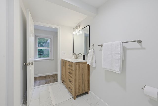 15 Yale Rd, Hopkinton, MA 01748
