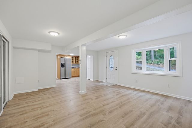15 Yale Rd, Hopkinton, MA 01748