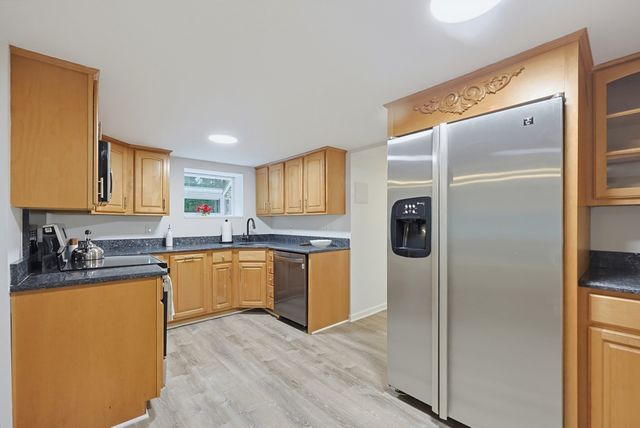 15 Yale Rd, Hopkinton, MA 01748
