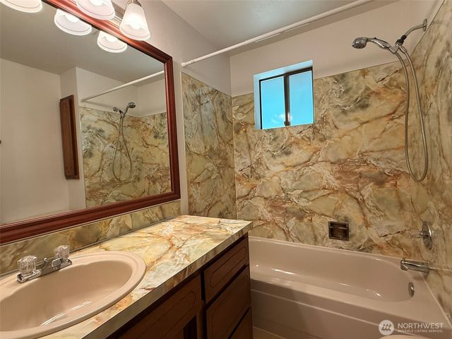 13921 217th Avenue SE, Issaquah, WA 98027