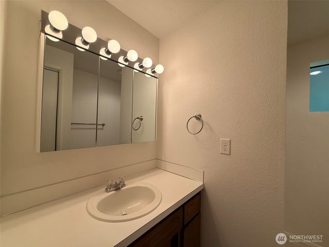 13921 217th Avenue SE, Issaquah, WA 98027