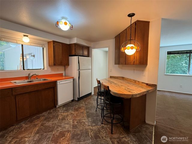 13921 217th Avenue SE, Issaquah, WA 98027