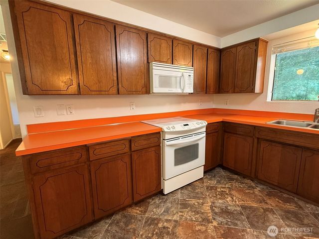 13921 217th Avenue SE, Issaquah, WA 98027