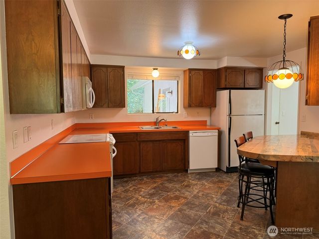 13921 217th Avenue SE, Issaquah, WA 98027