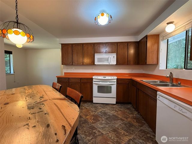 13921 217th Avenue SE, Issaquah, WA 98027