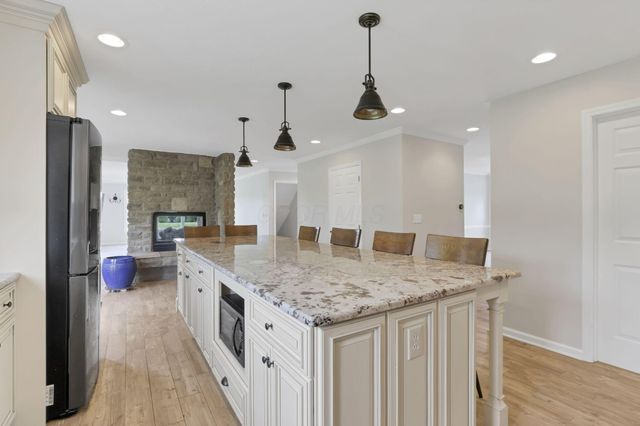 1877 Hardin Lane, Powell, OH 43065