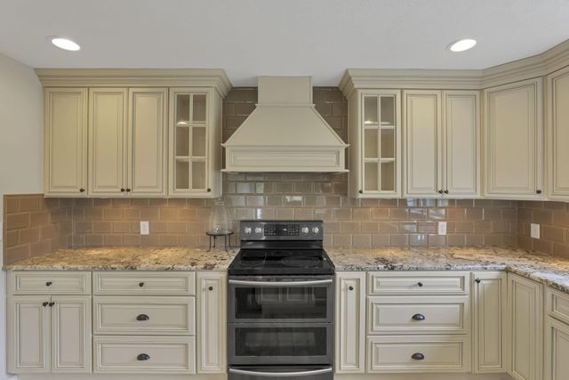 1877 Hardin Lane, Powell, OH 43065