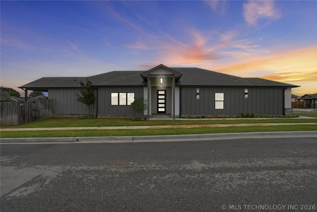 2078 E 130th Street S, Jenks, OK 74008