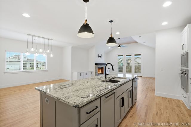 2078 E 130th Street S, Jenks, OK 74008