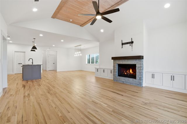 2078 E 130th Street S, Jenks, OK 74008